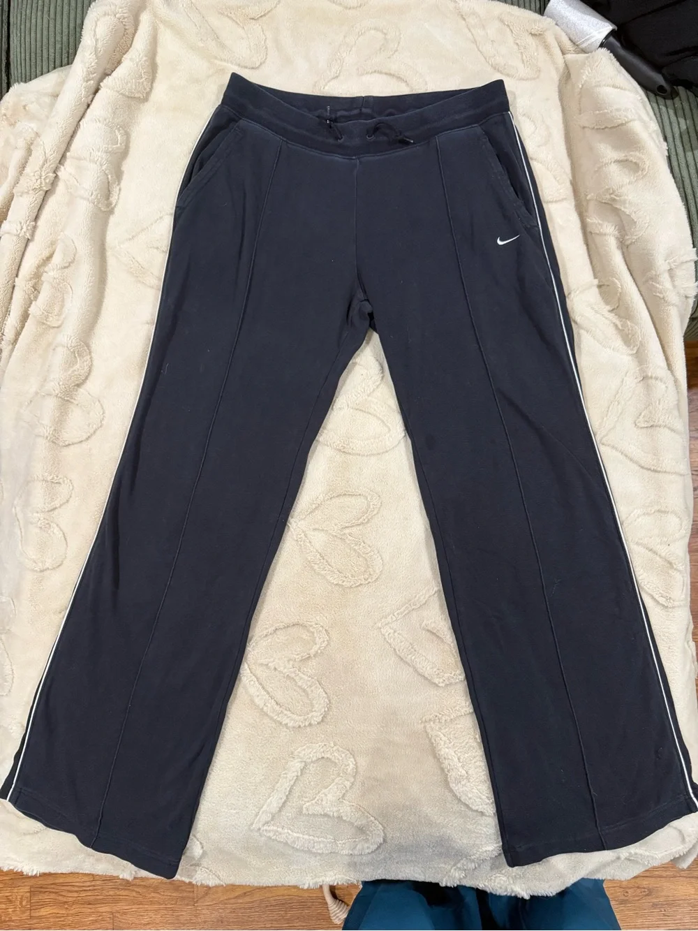 Y2K Women’s Nike Black Athletic Pants with Side Stripe